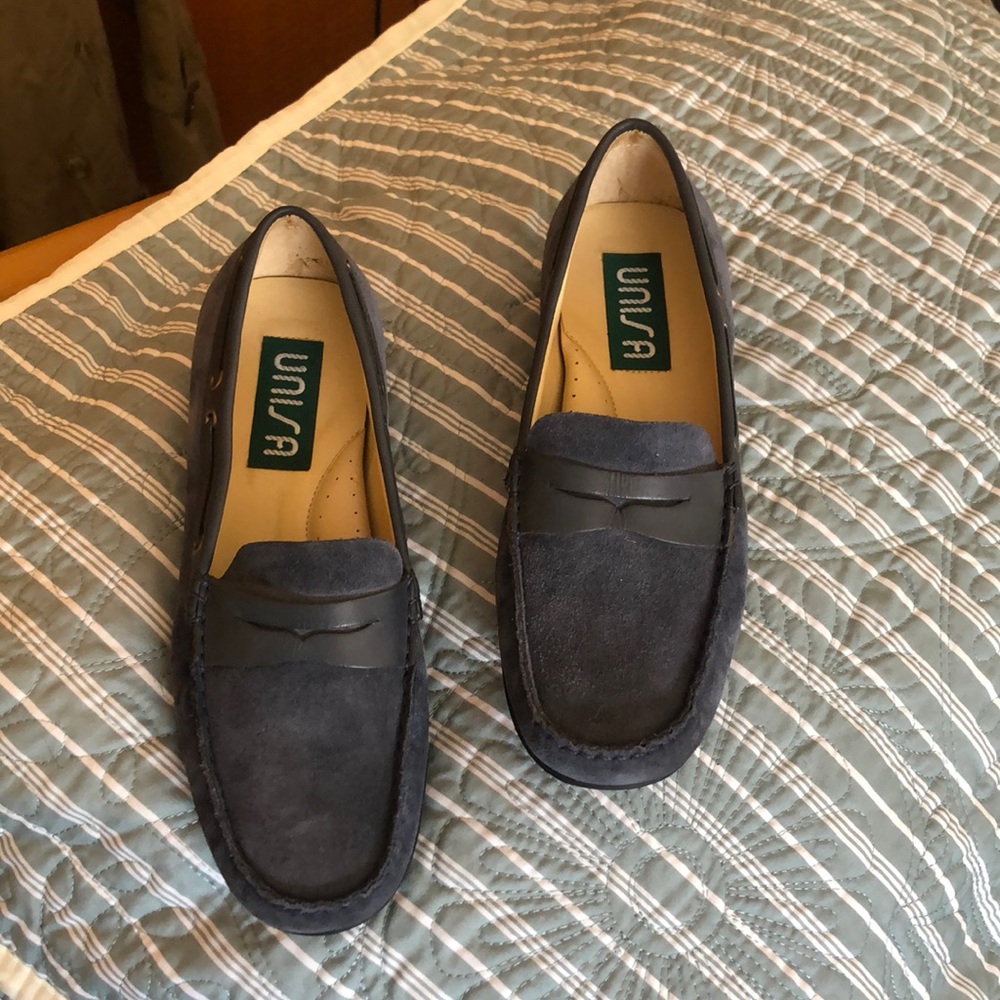 Unisa size 5 new blue suede shoes. New never worn.
